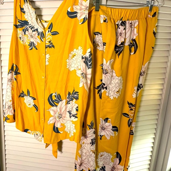 LOFT Crop pant set - Picture 2 of 2